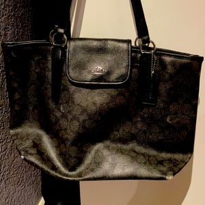 Coach purse in black corners are worn out and about discoloration